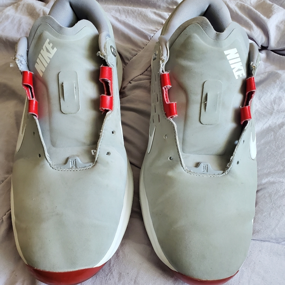 Golf shoes